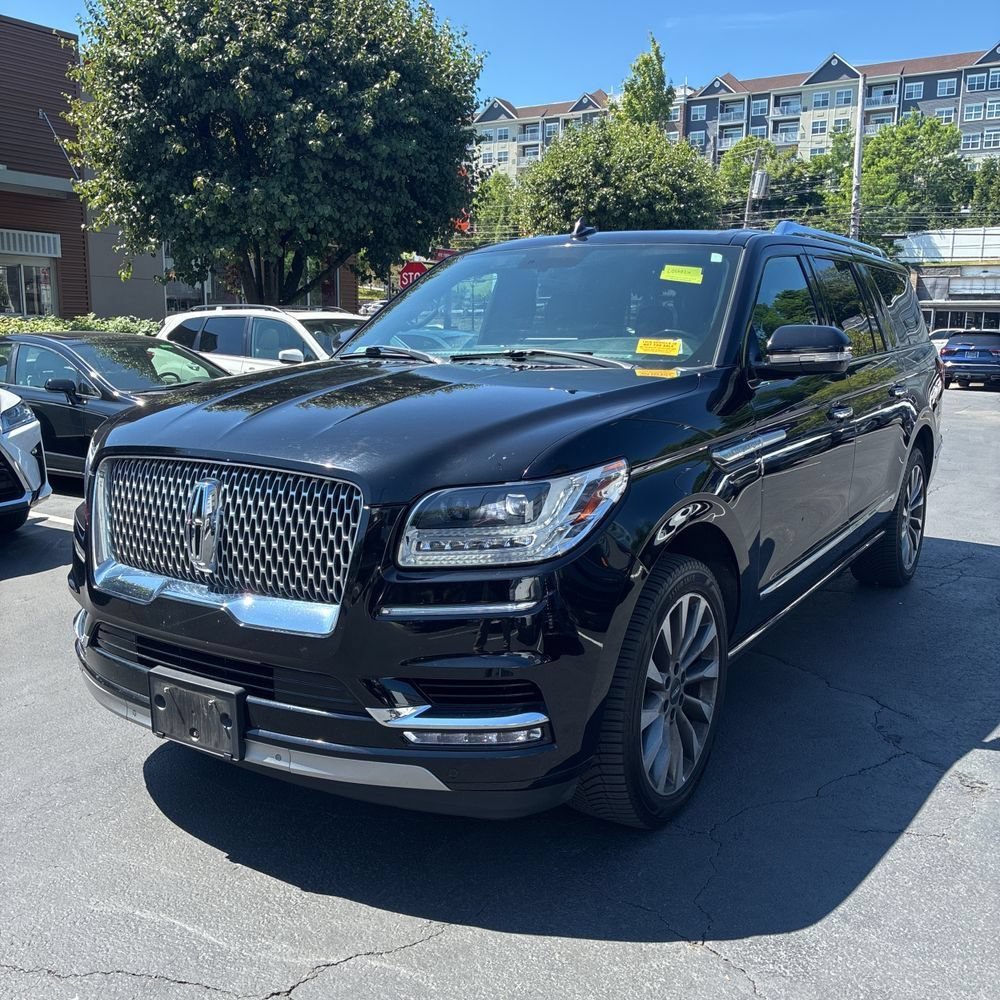 Used 2018 Lincoln Navigator L Select AWD/4WD image 2