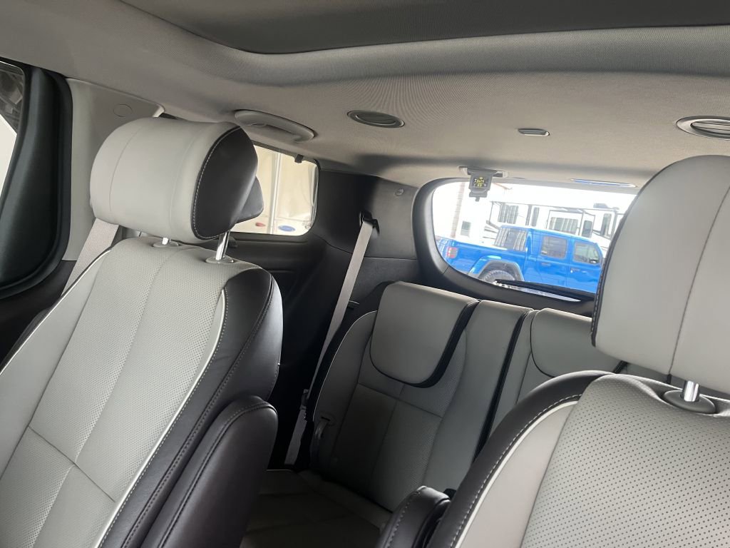 Used 2016 Kia Sedona SX Limited image 16