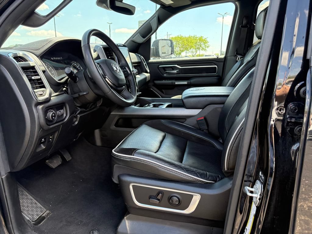 Used 2025 RAM 1500 Laramie AWD/4WD image 15