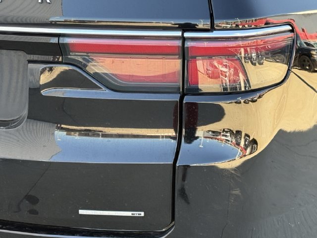 Used 2024 Jeep Wagoneer L Series II RWD image 6