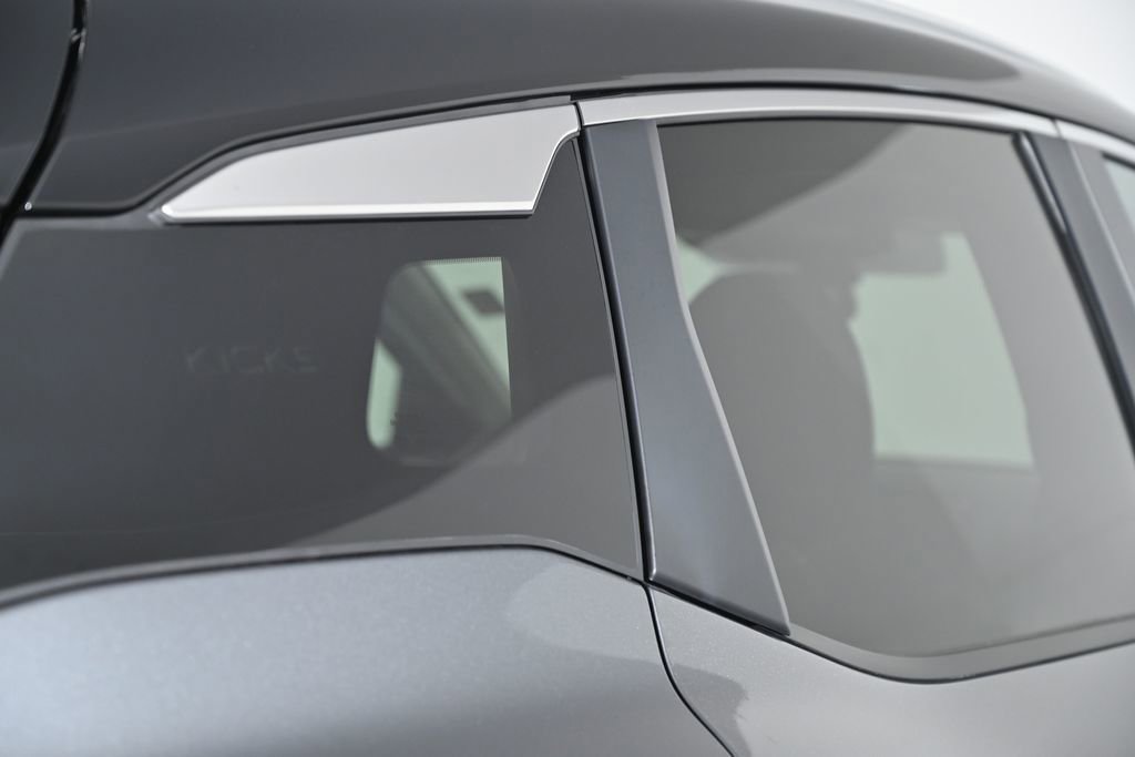 Used 2025 Nissan Kicks SV w/ SV Premium Package image 11