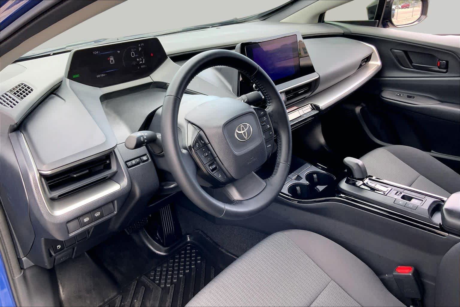 Used 2025 Toyota Prius LE FWD image 17