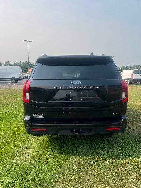 Used 2025 Ford Expedition Max Active AWD/4WD image 6