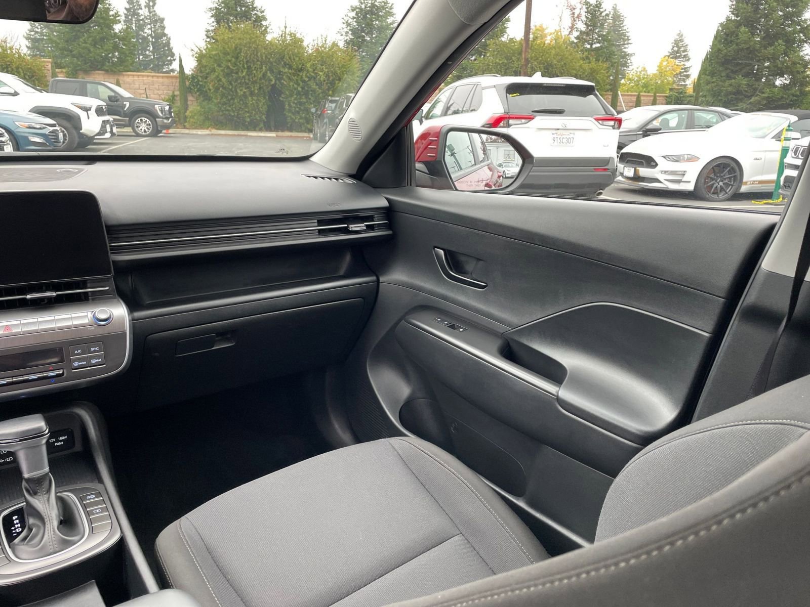 Used 2025 Hyundai Kona SEL image 29