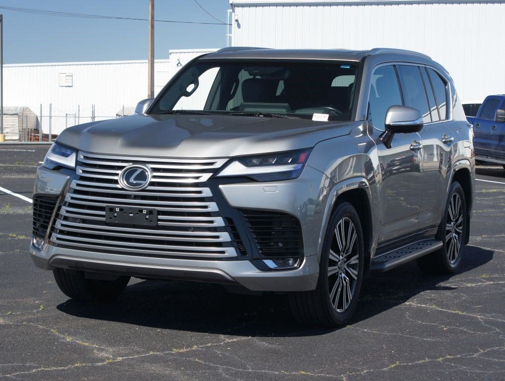 Used 2024 Lexus LX 600 4WD w/ Luxury Package image 2