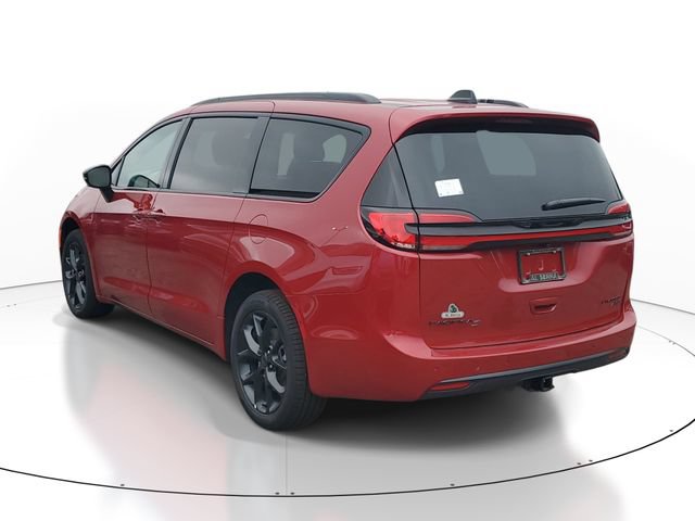 New 2027 Chrysler Pacifica Limited w/ Family Tech Group AWD/4WD image 3