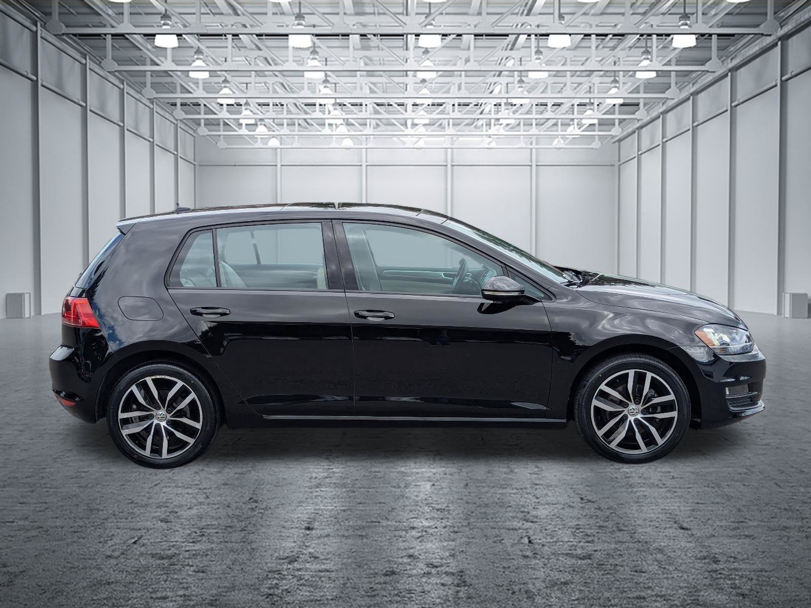 Used 2016 Volkswagen Golf SE w/ Lighting Package FWD image 6