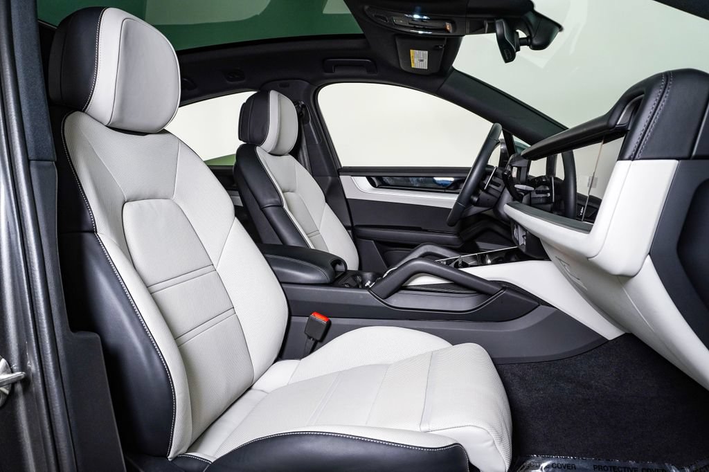 Certified 2025 Porsche Cayenne Coupe AWD/4WD image 15