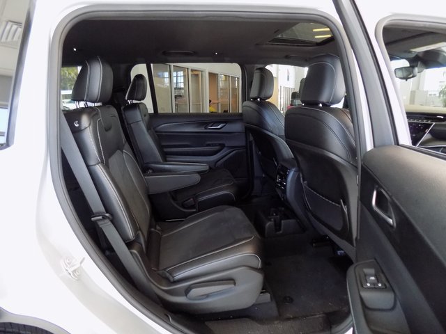 New 2024 Jeep Grand Cherokee L Altitude AWD/4WD image 24