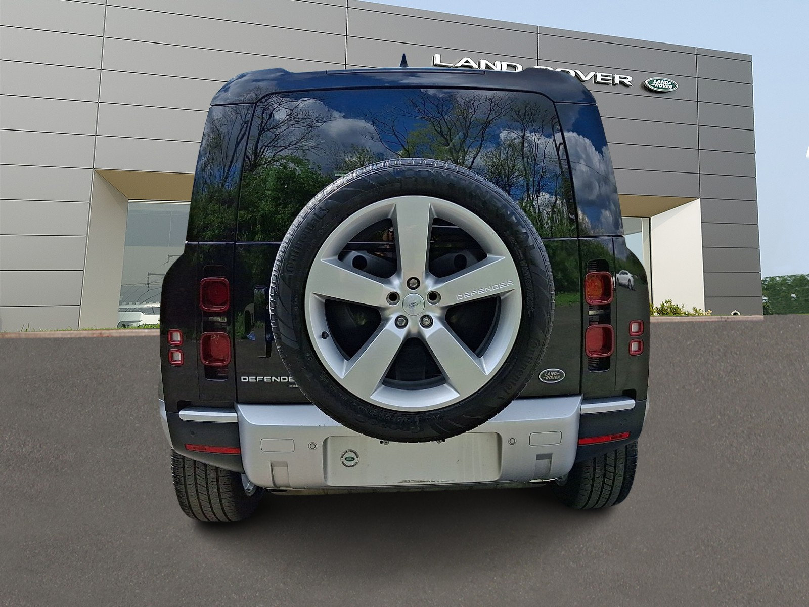 Used 2023 Land Rover Defender 110 SE AWD/4WD image 7