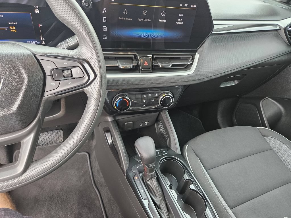 Used 2025 Chevrolet TrailBlazer LT AWD/4WD image 19