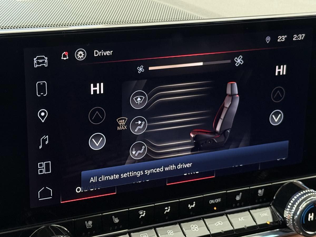 Used 2025 GMC Canyon AT4 w/ Technology Plus Package image 35