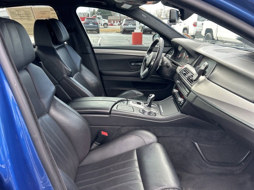 Used 2016 BMW M5 image 23