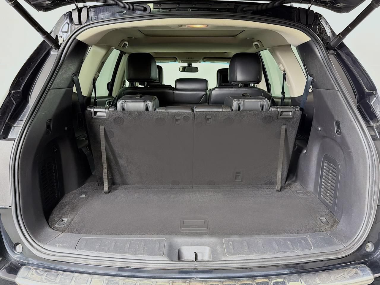 Used 2015 Nissan Pathfinder Platinum w/ Family Entertainment Package AWD/4WD image 46