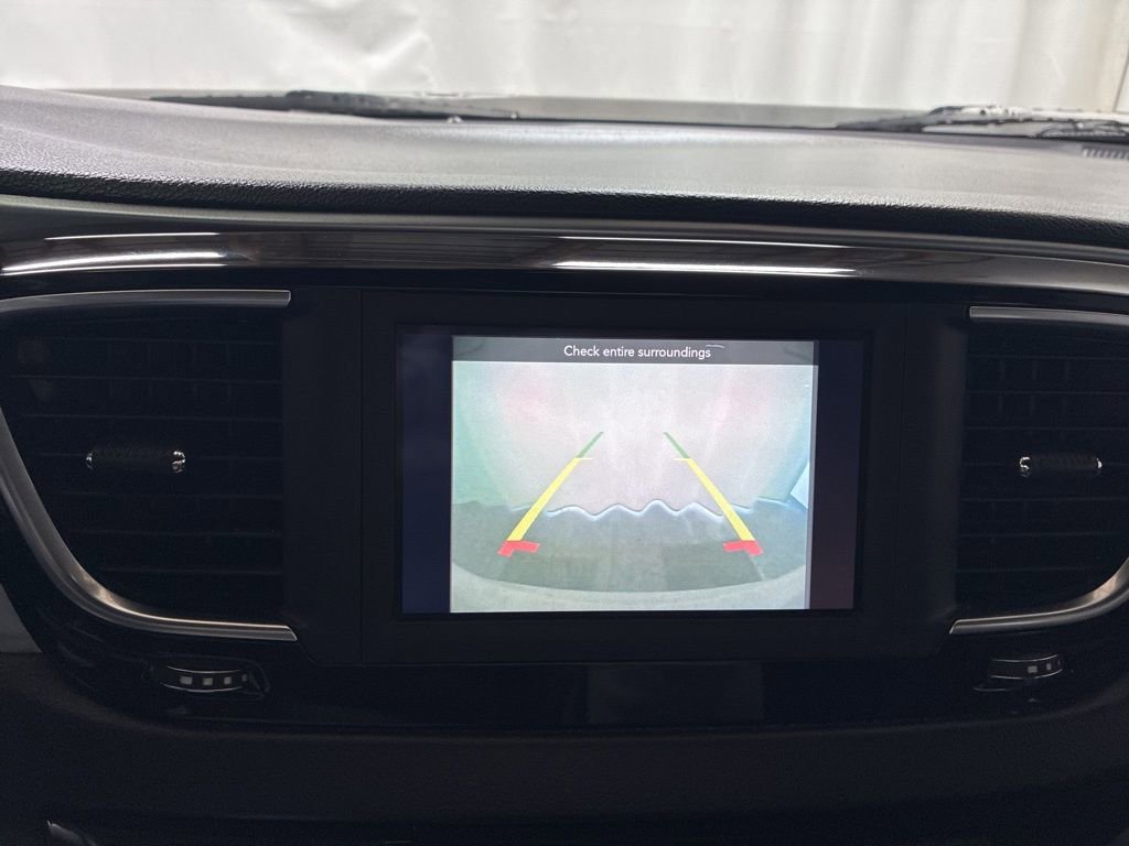 Used 2020 Chrysler Pacifica Touring w/ S Appearance Package image 20