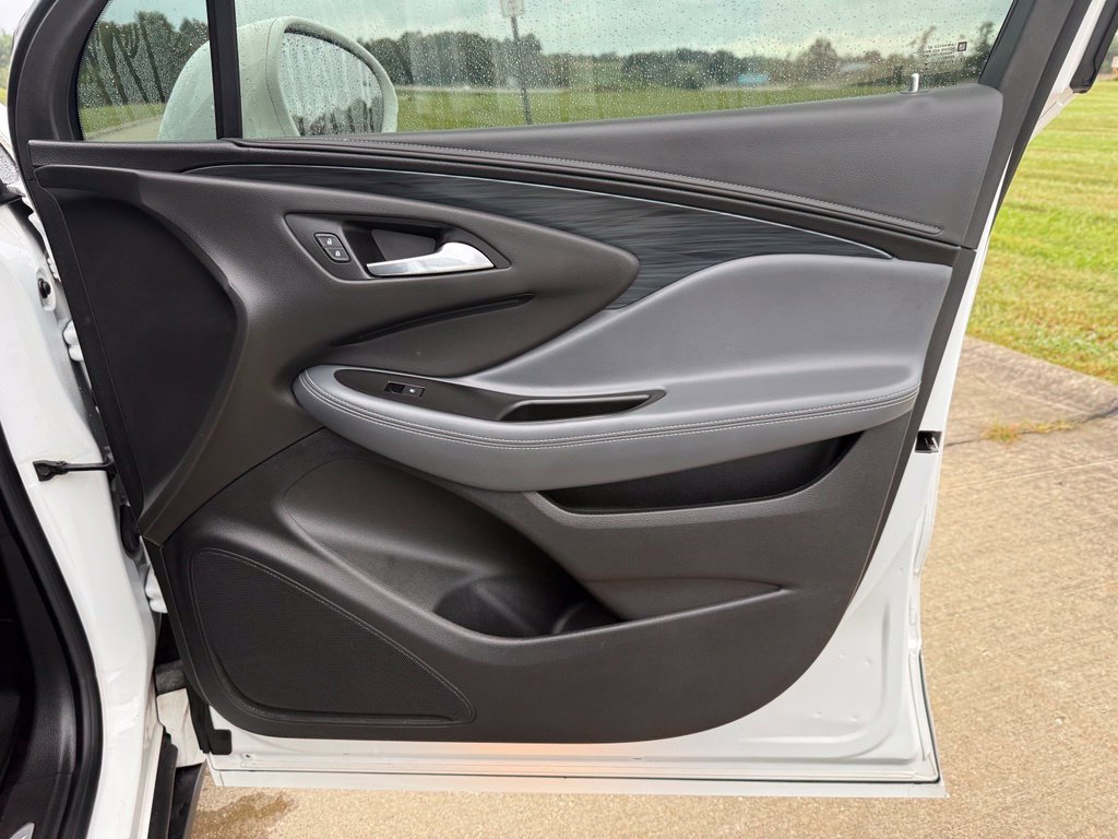 Used 2019 Buick Envision Essence FWD image 22