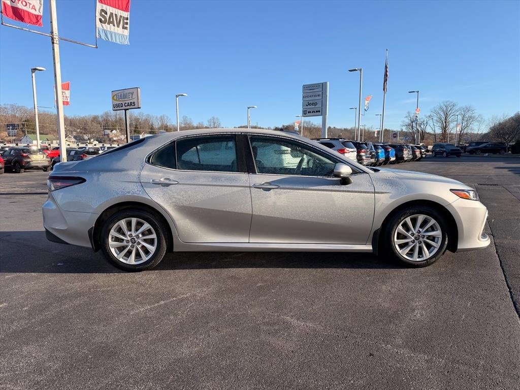 Used 2022 Toyota Camry LE image 3