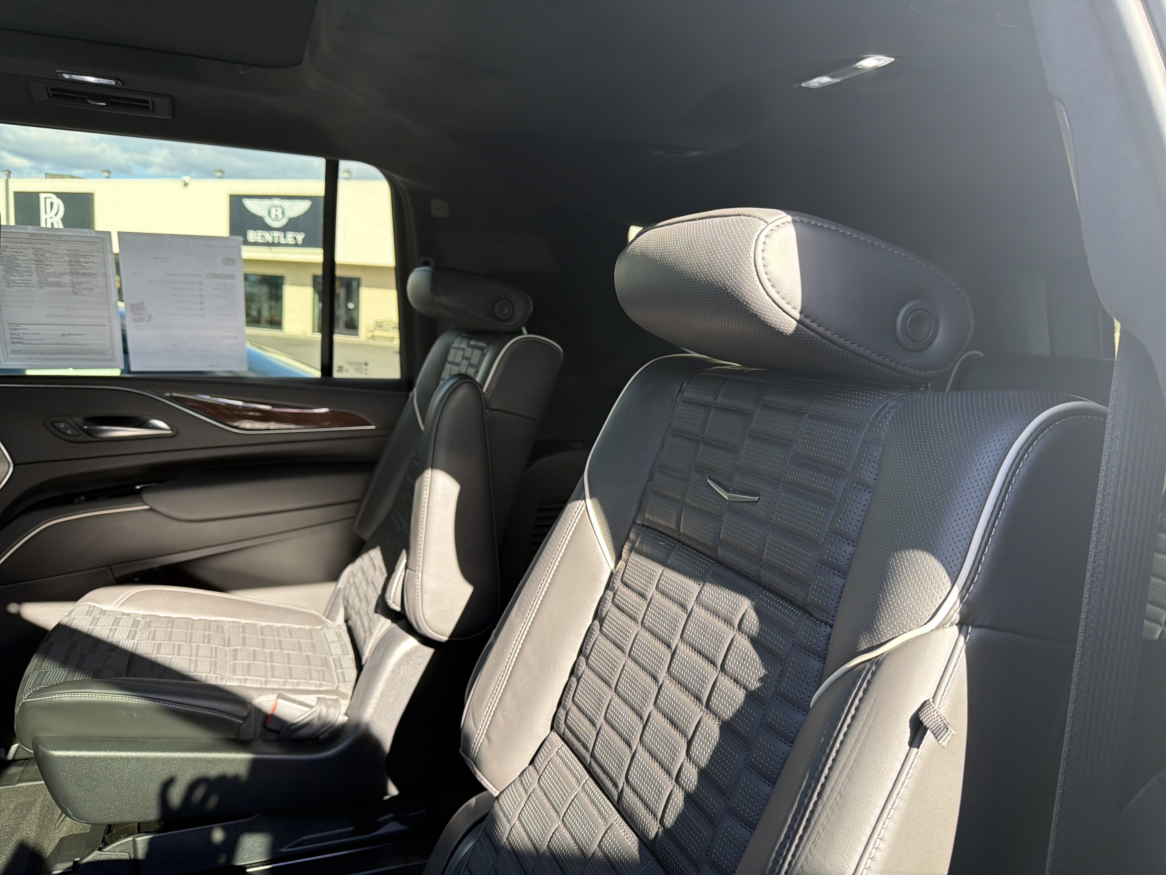 Used 2022 Cadillac Escalade ESV Premium Luxury Platinum image 25