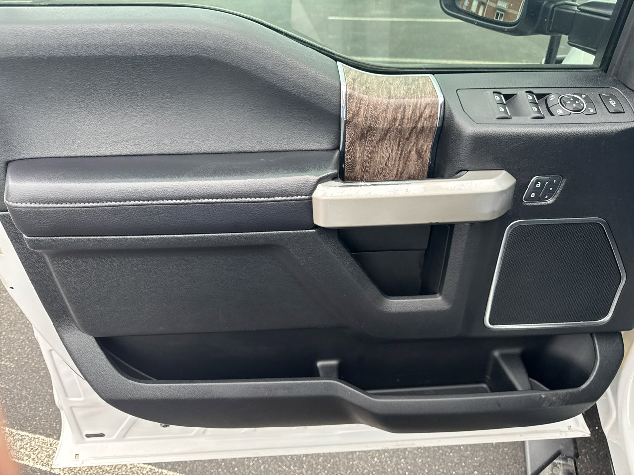 Used 2017 Ford F250 Lariat w/ Lariat Value Package image 28