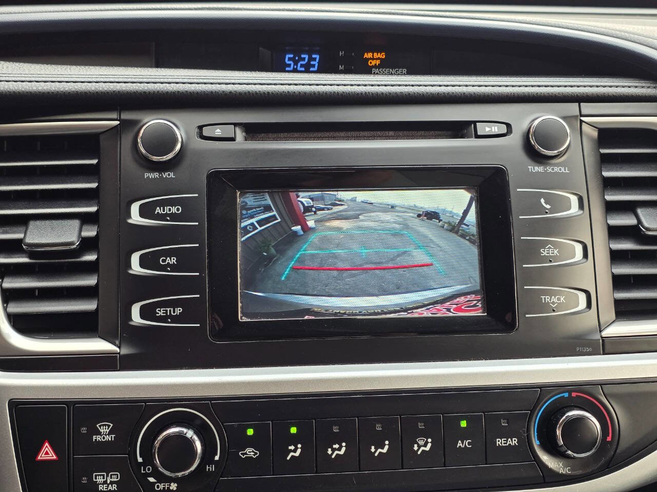 Used 2018 Toyota Highlander AWD V6 image 15