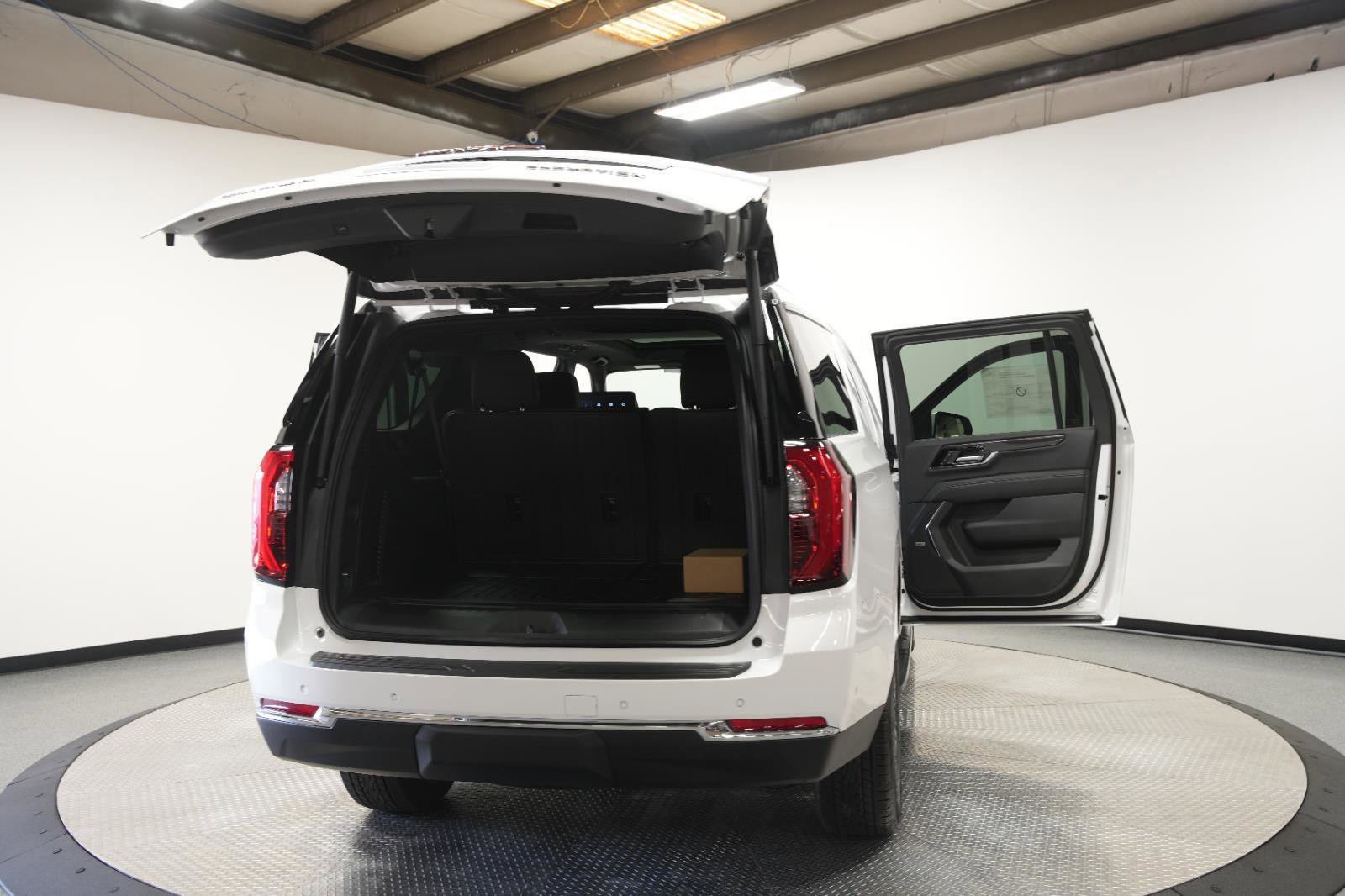 New 2026 GMC Yukon XL Elevation w/ Elevation Premium Package AWD/4WD image 12