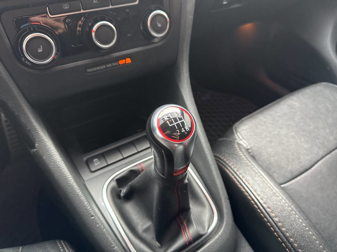 Used 2012 Volkswagen Golf 4-Door image 30