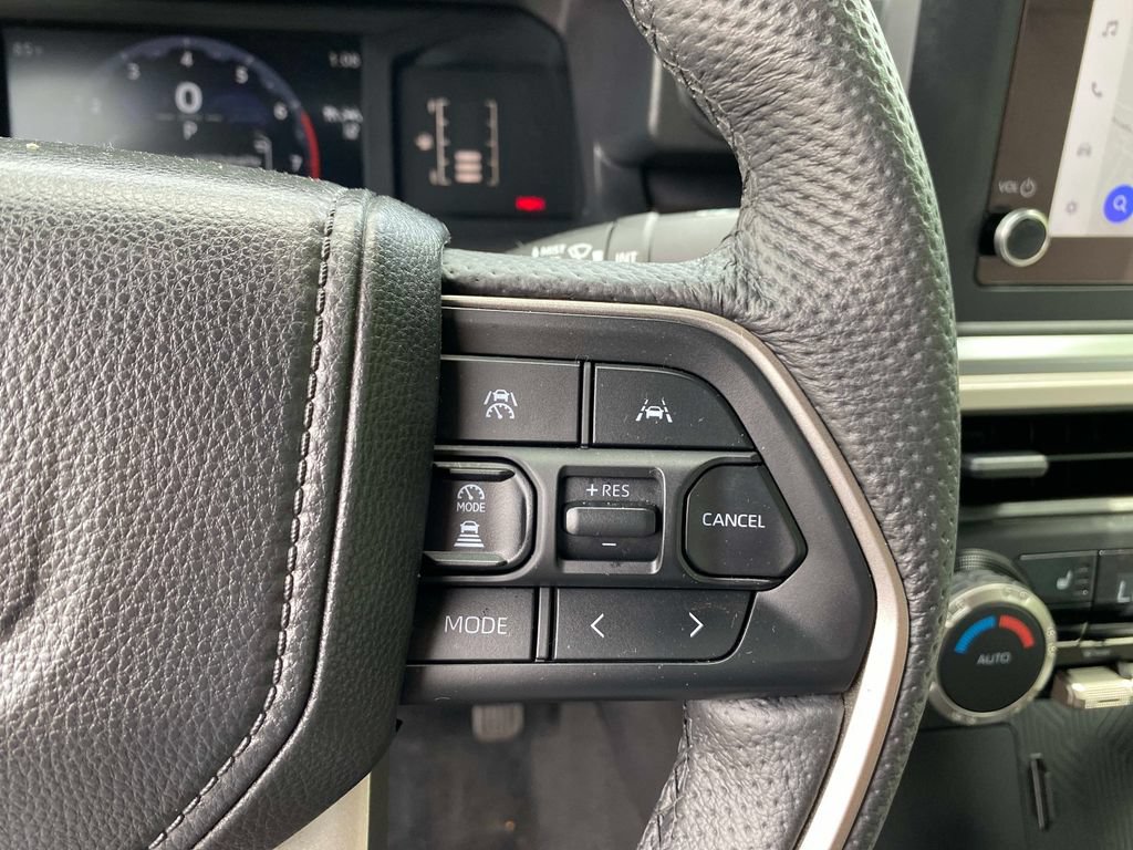 Used 2025 Toyota Tacoma SR5 AWD/4WD image 18