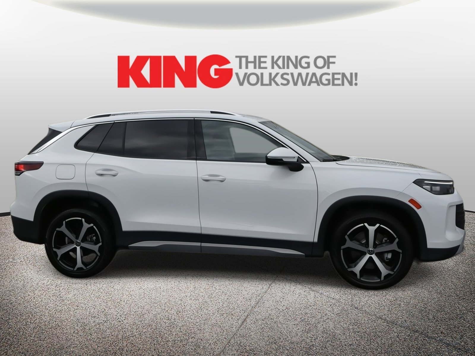 New 2026 Volkswagen Tiguan SE image 2