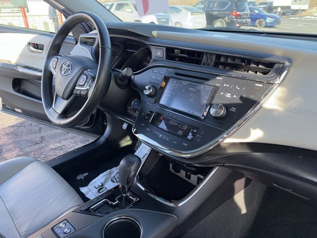 Used 2018 Toyota Avalon XLE Premium image 25