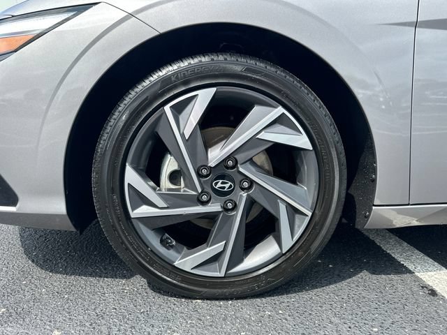 Used 2024 Hyundai Elantra Limited FWD image 9