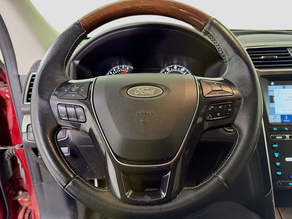 Used 2018 Ford Explorer Platinum image 14