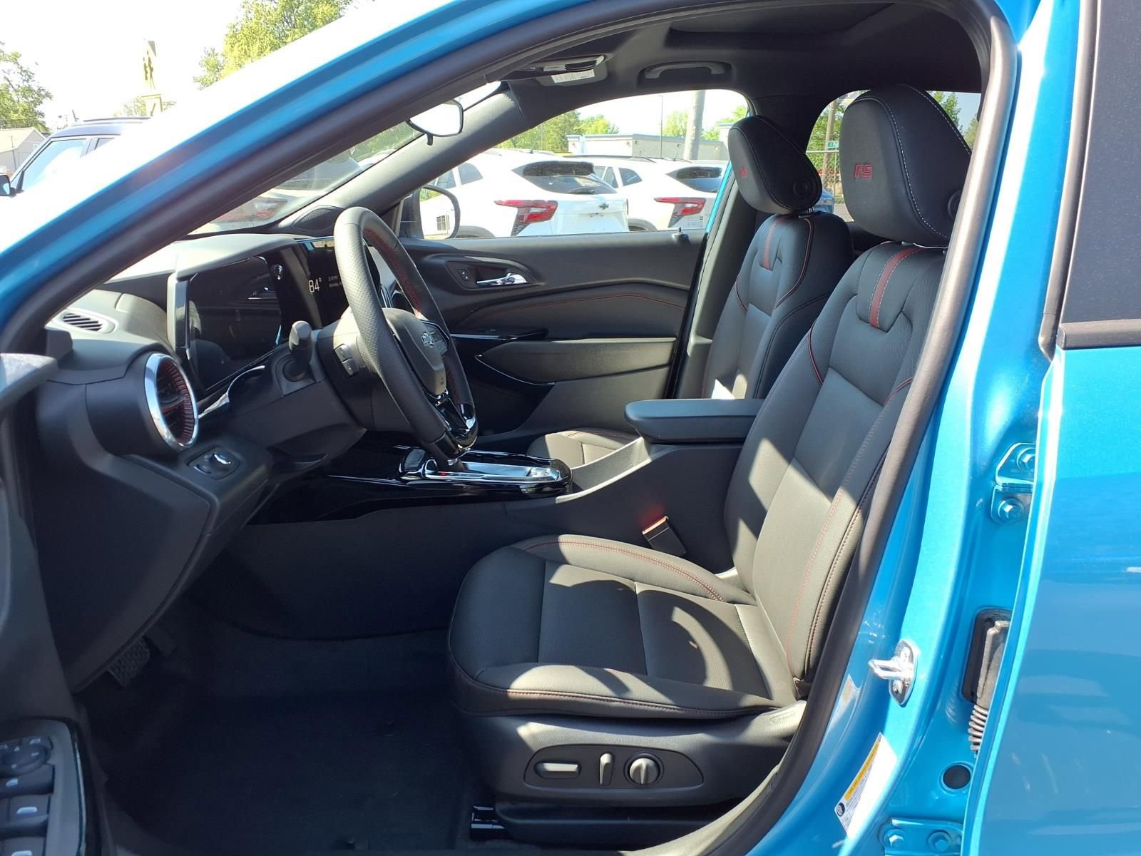 New 2026 Chevrolet Trax RS w/ Sunroof Package FWD image 11