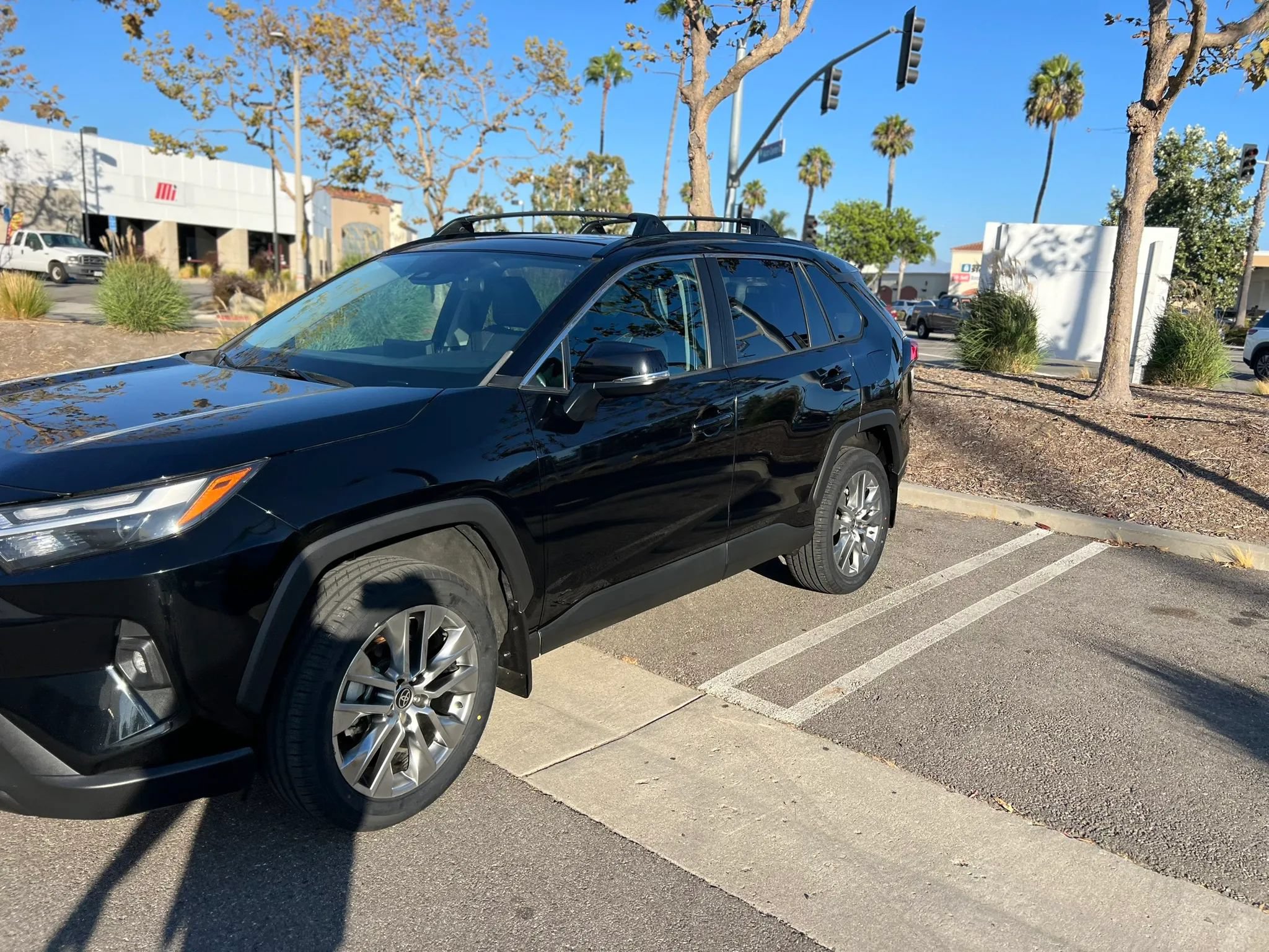 Used 2022 Toyota RAV4 XLE Premium FWD image 4