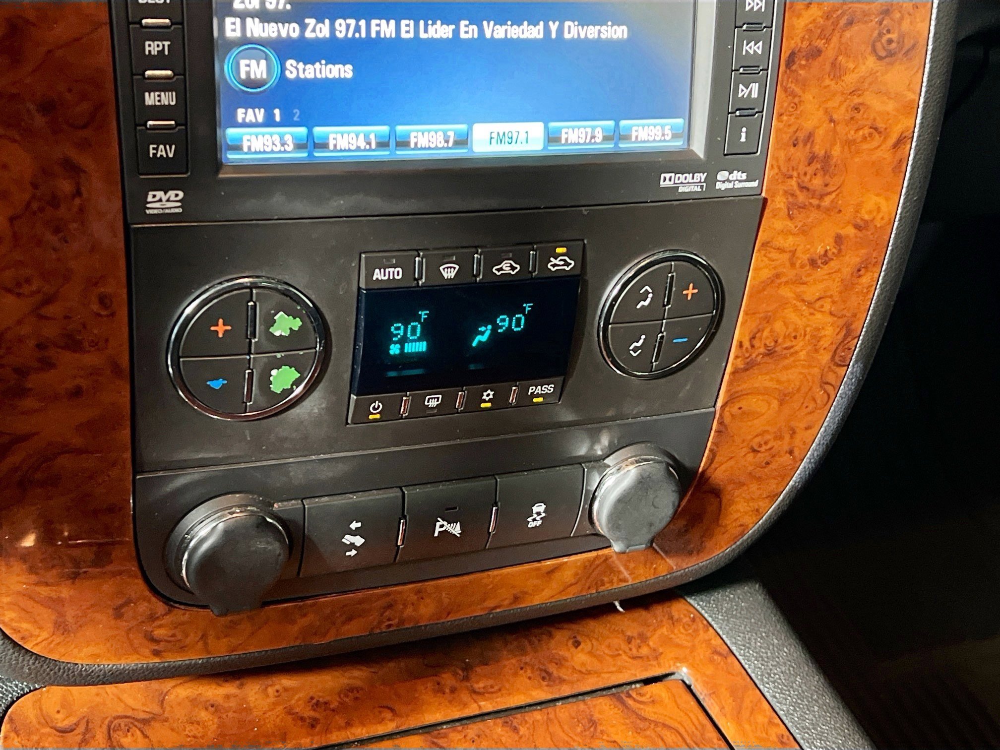 Used 2012 Chevrolet Avalanche LTZ image 25