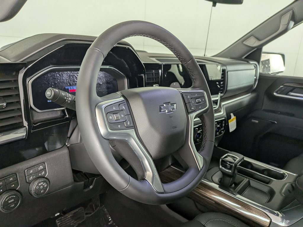 Used 2026 Chevrolet Silverado 1500 LT Trail Boss w/ LT Trail Boss Premium Package AWD/4WD image 17