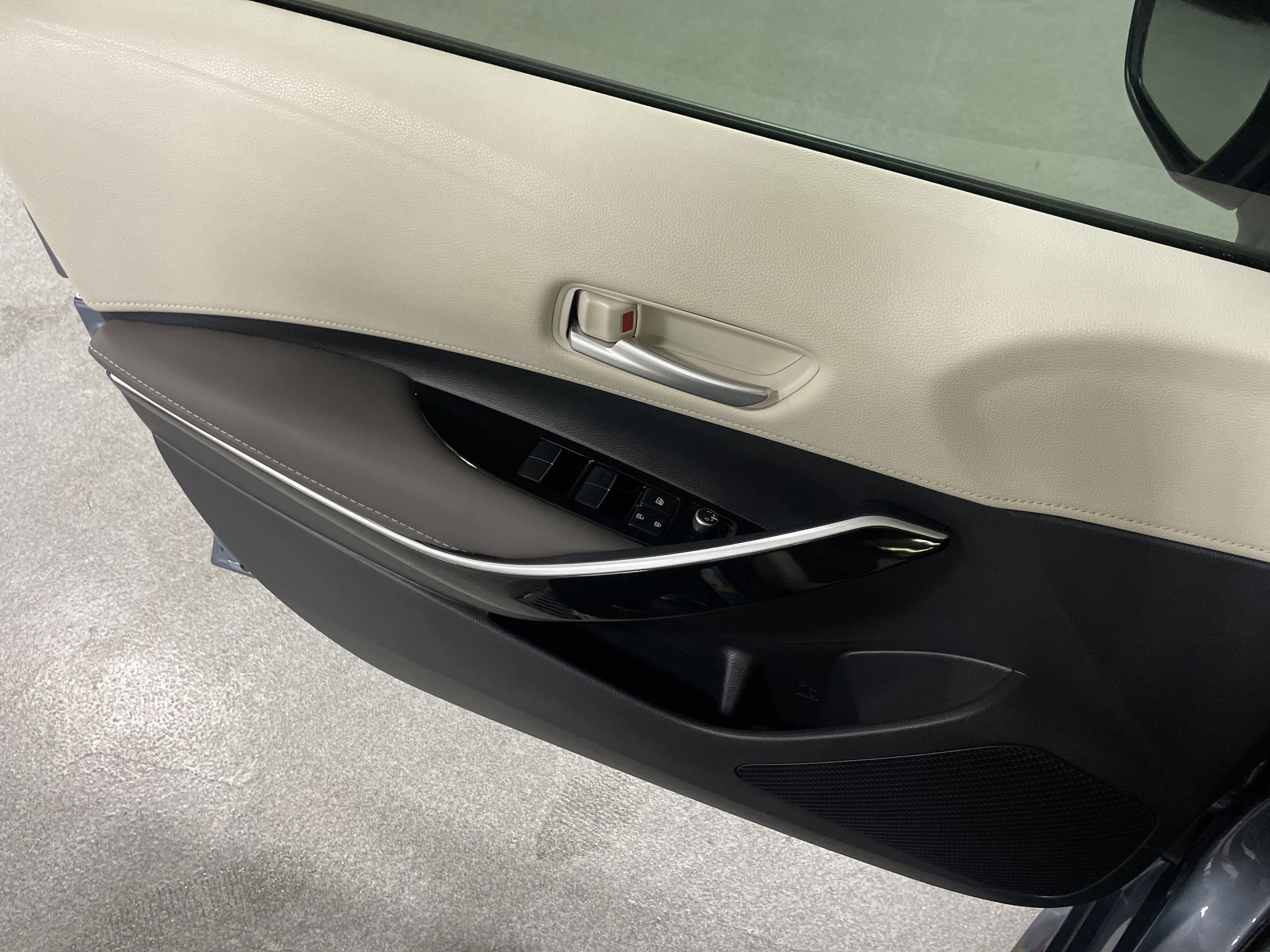 Used 2020 Toyota Corolla XLE image 14