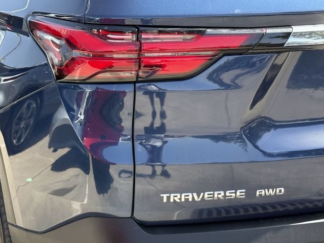 Used 2023 Chevrolet Traverse LT w/ Rear Camera Mirror Package AWD/4WD image 6