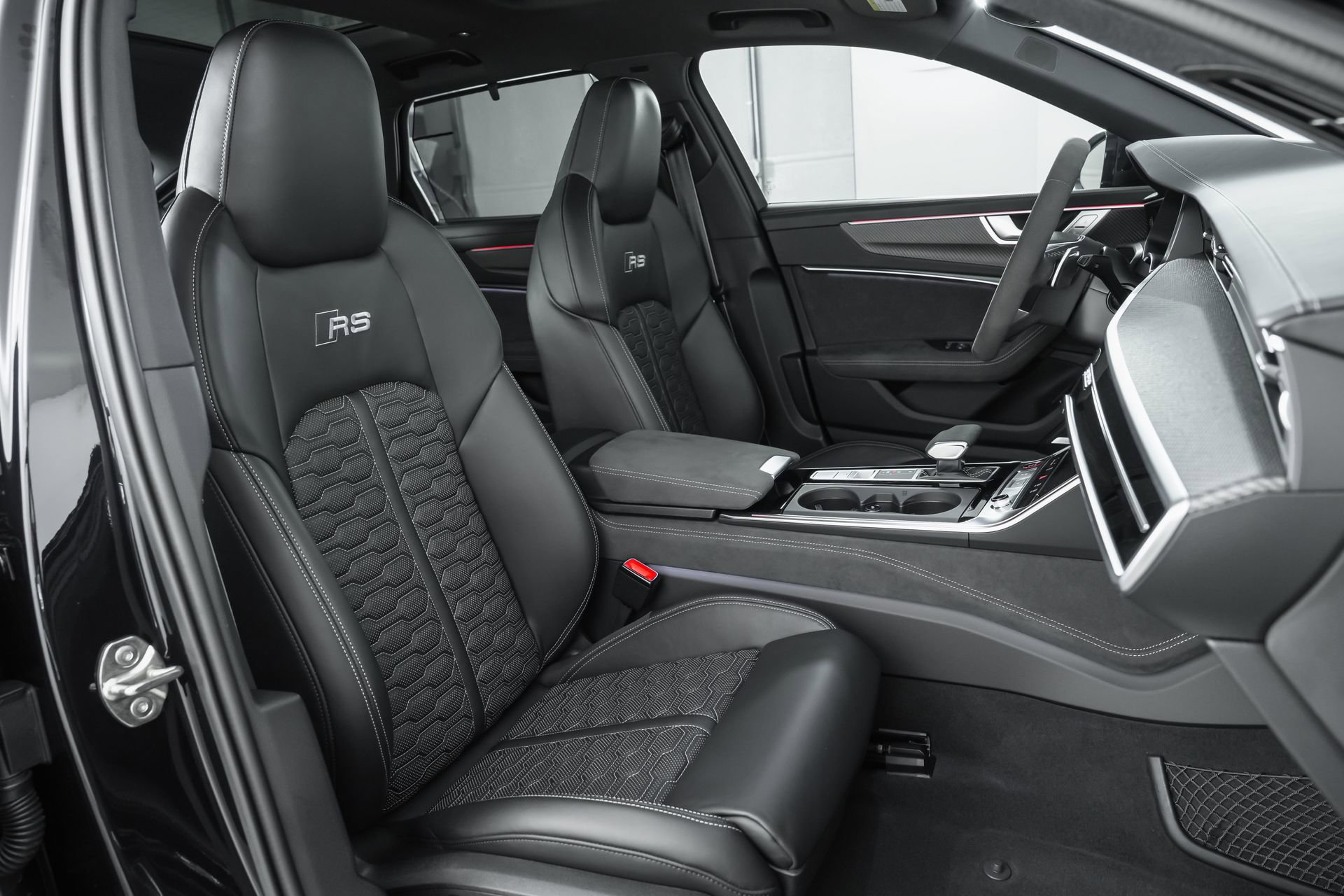 Used 2024 Audi RS 6 performance w/ Matte Carbon Package image 16