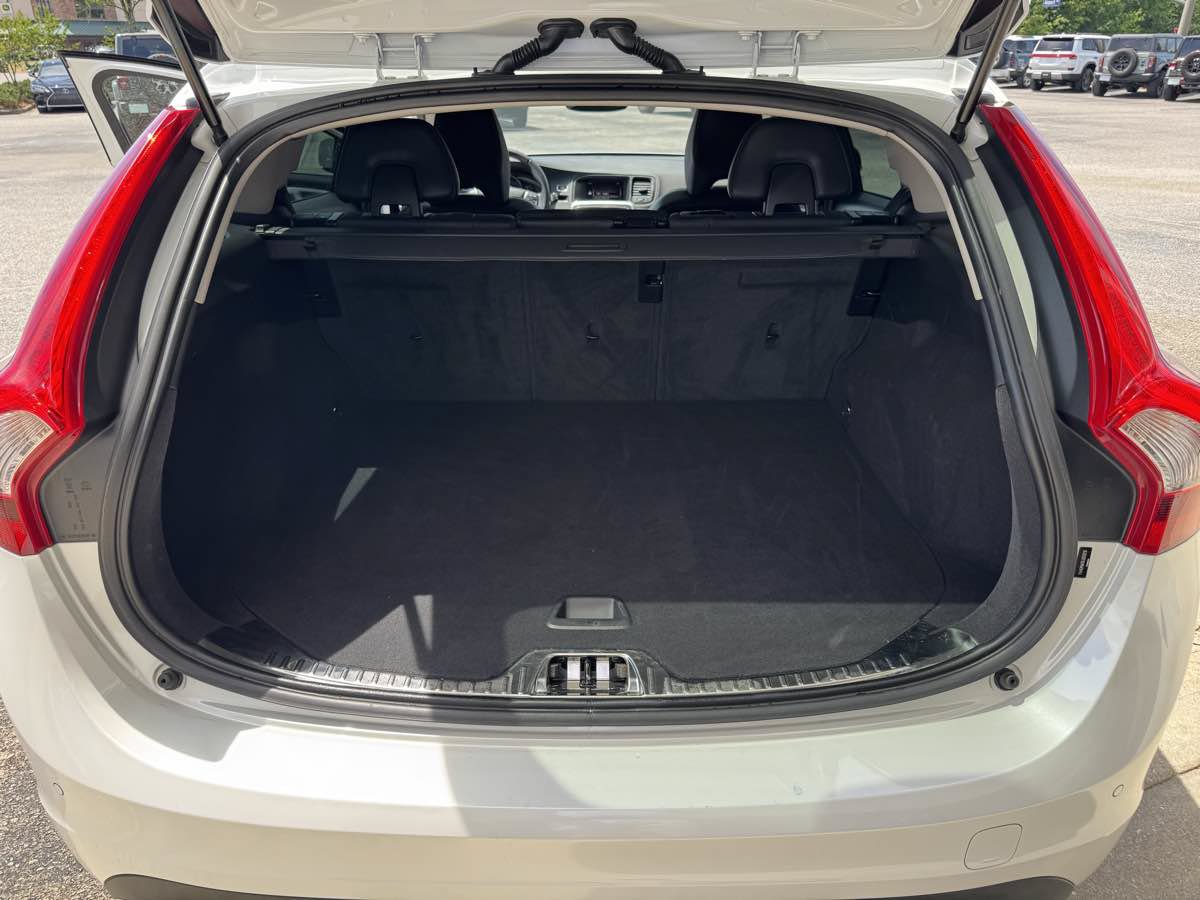 Used 2018 Volvo V60 T5 Cross Country AWD/4WD image 26