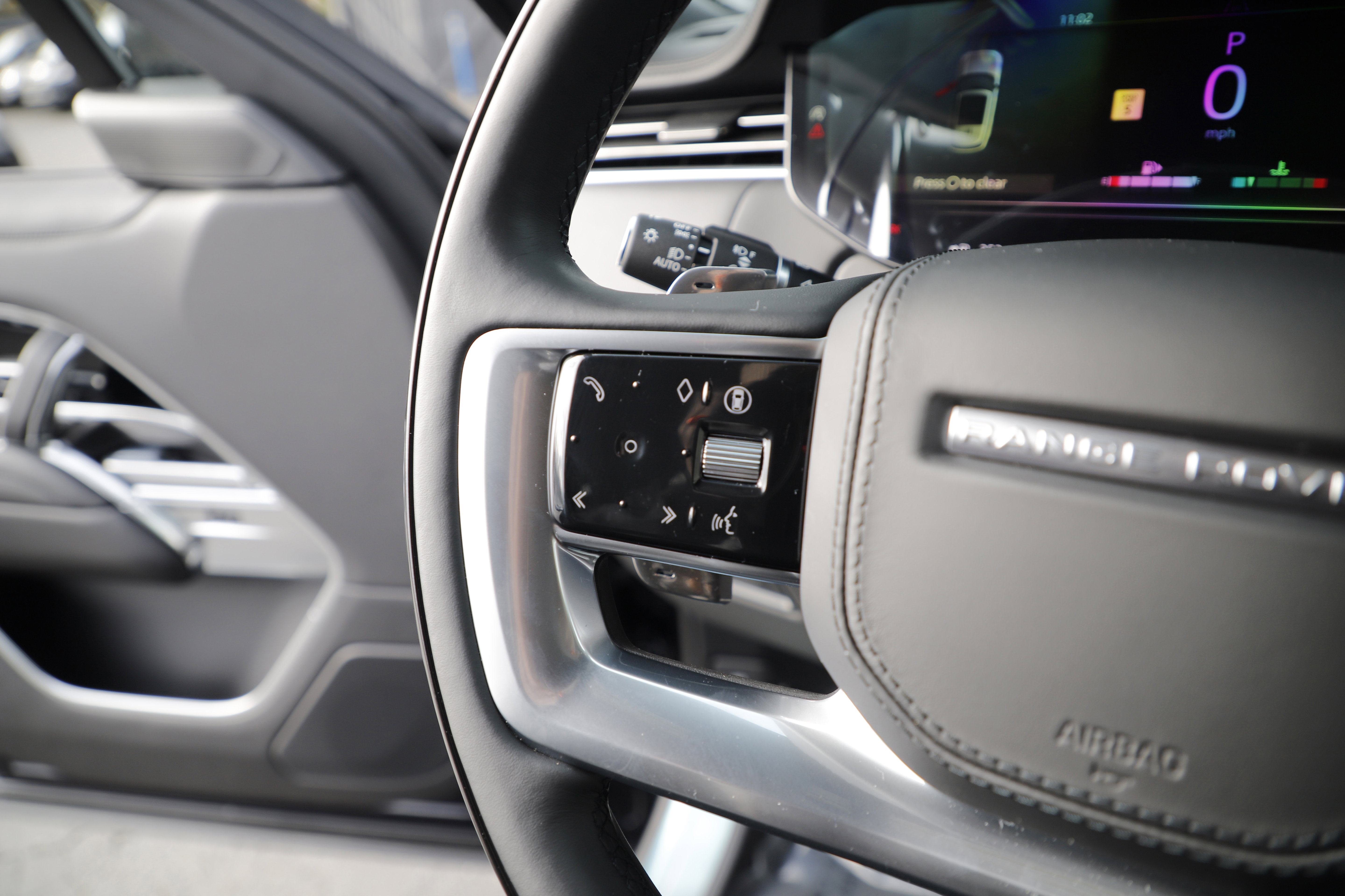 New 2026 Land Rover Range Rover Long Wheelbase SE AWD/4WD image 24