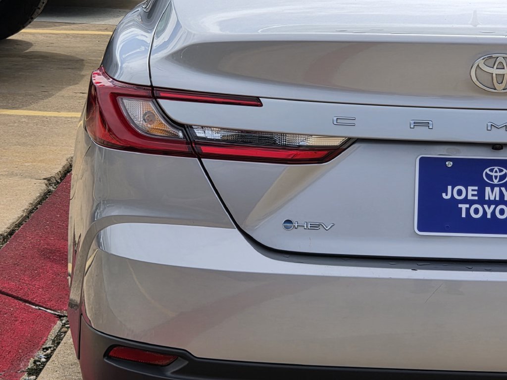 Used 2025 Toyota Camry LE FWD image 10