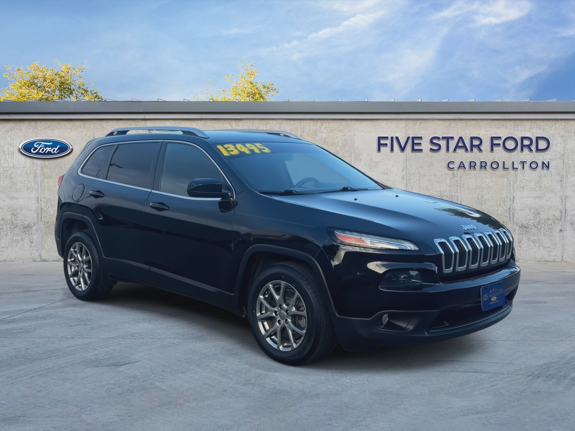 Used 2018 Jeep Cherokee Latitude Plus FWD image 2