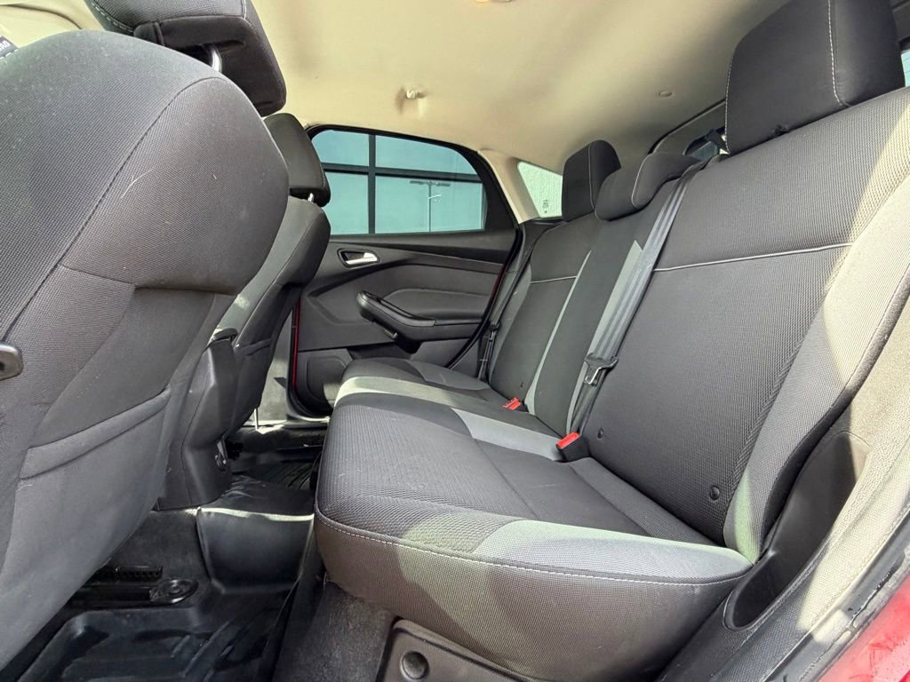 Used 2013 Ford Focus SE w/ SE Winter Pkg FWD image 8
