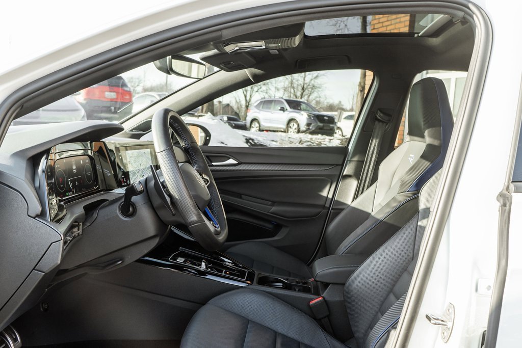 Used 2024 Volkswagen Golf R image 27