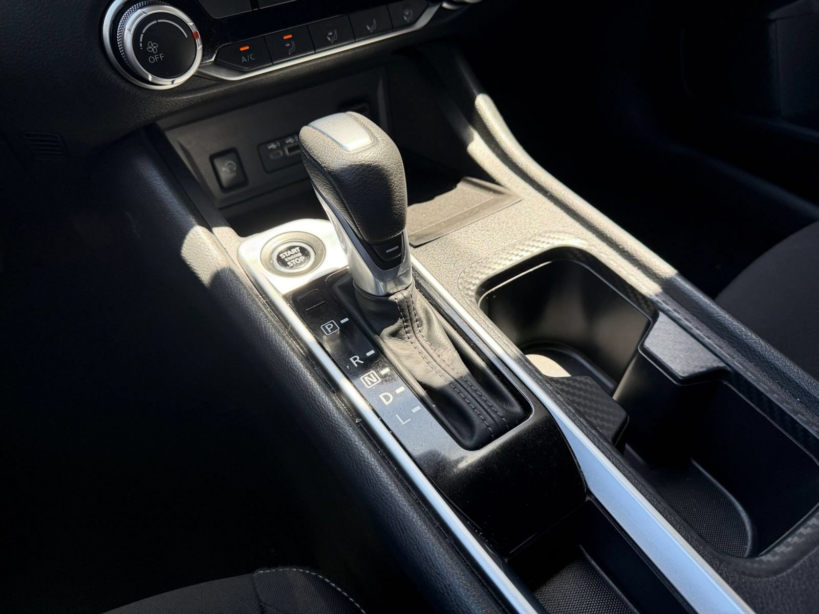 Used 2025 Nissan Sentra SV FWD image 39