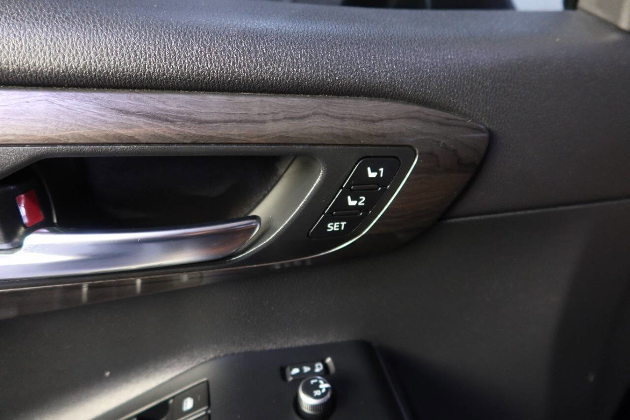 Used 2024 Toyota Highlander Platinum image 29