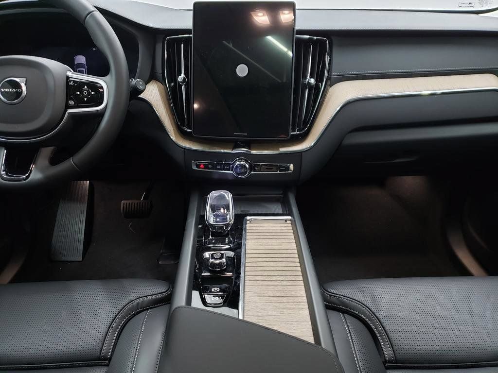 New 2026 Volvo XC60 B5 Ultra w/ Protection Package Premier AWD/4WD image 9