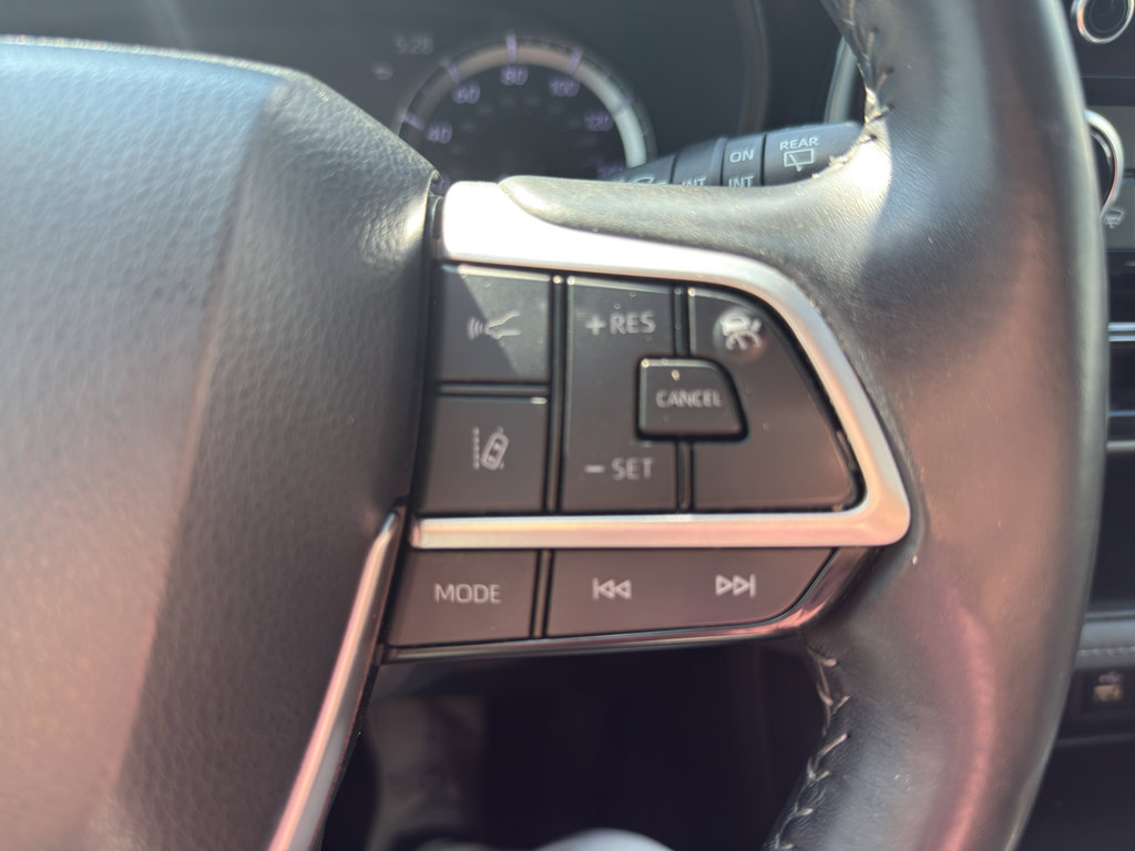 Used 2023 Toyota Highlander LE image 27