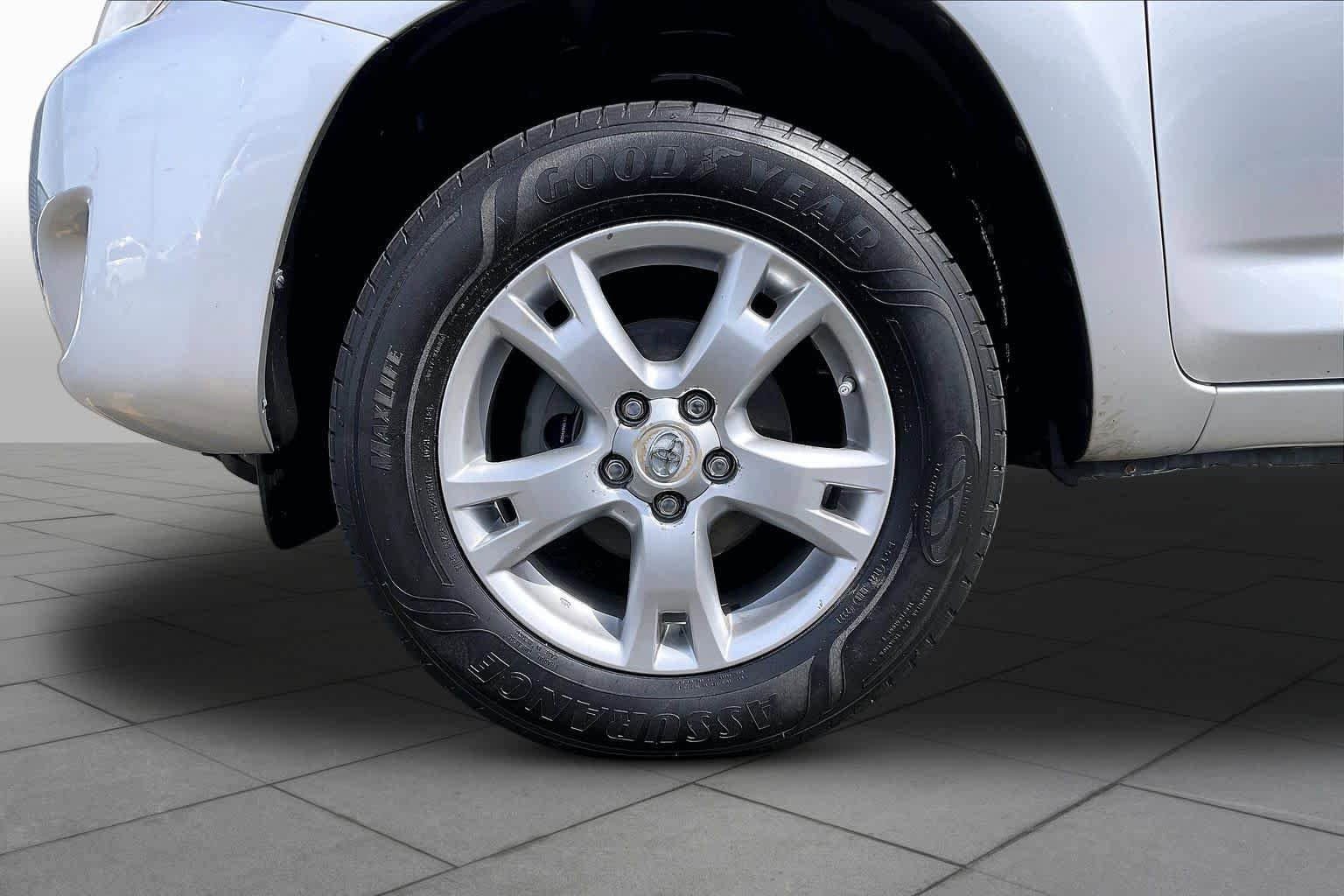 Used 2012 Toyota RAV4 4WD w/ Upgrade Value Pkg image 11