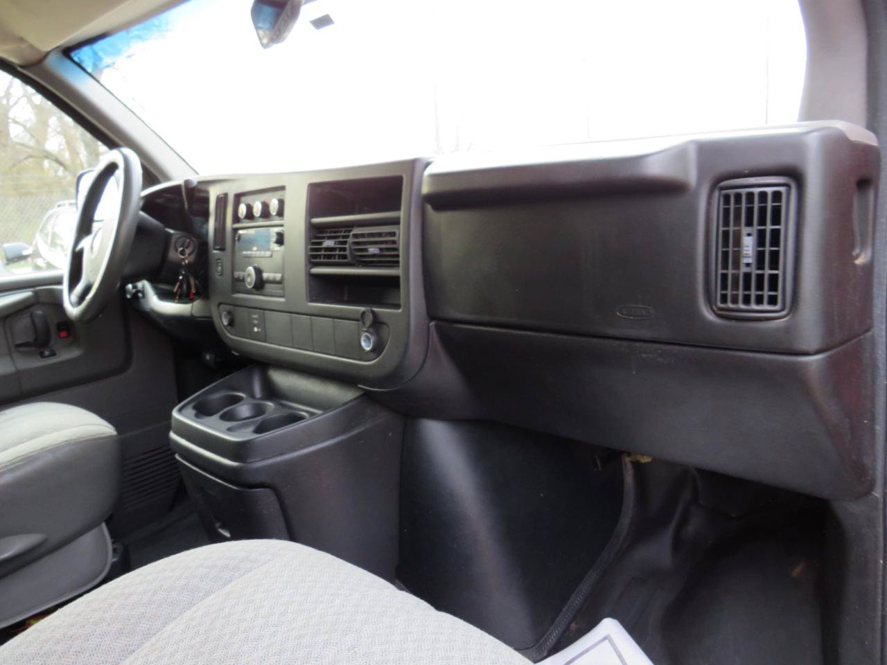 Used 2009 Chevrolet Express 2500 RWD image 21
